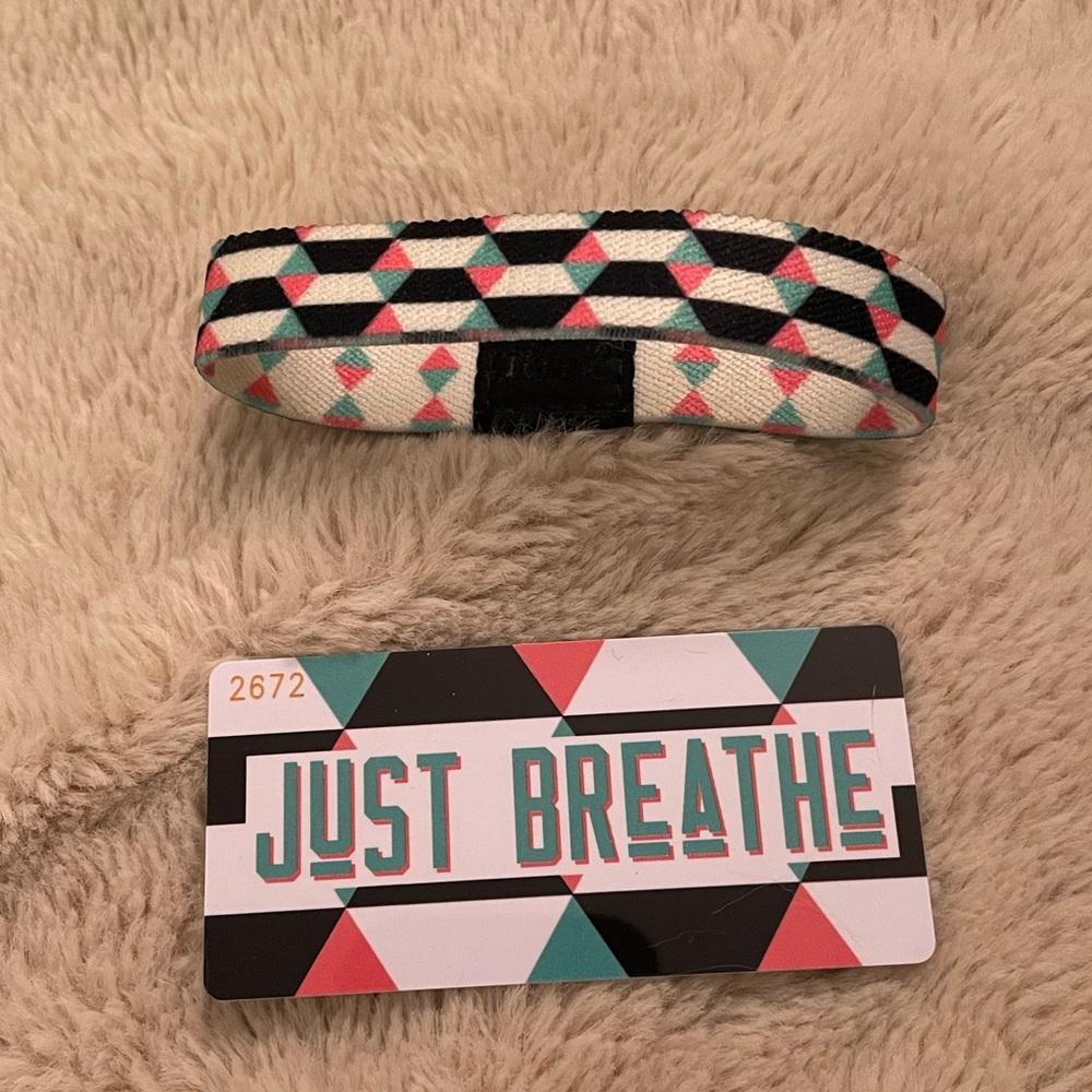 NWT Zox wristband. Just Breathe. #2672
Size Large
